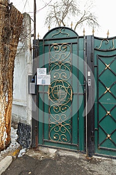 Video intercom and instructions on the kindergarten gate