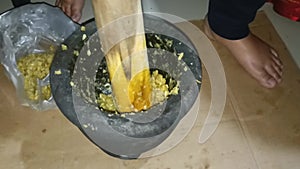 Video of pounding spices
