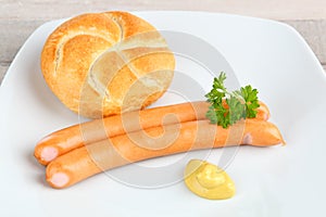 Vienna sausage with roll