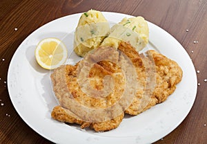 Vienna schnitzel with mashed potatoes and baby onion