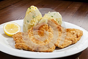 Vienna schnitzel with mashed potatoes and baby onion