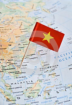 Vietnam map and flag pin