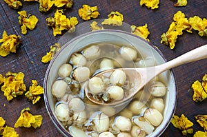 Vietnamese food, sweet lotus seed gruel