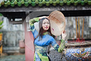 Vietnamese women wear Ao dai in the rain photo