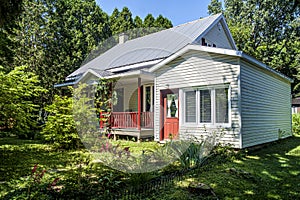 Nice little house on Vieux Chemin road in Cap Sante town means Cape Health