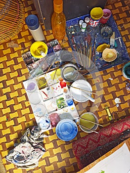 View from above of a palette of colors of an artist