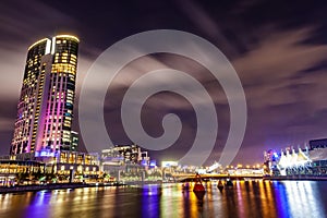 A view across the Yarra river atthe landmark of Melbourne