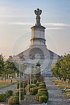 Visiting the Adamclisi monument