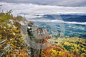 Pohľad z hory Biely Kameň vo Vtáčniku počas jesene