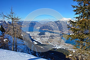 View from the Bleckwand to the Wolfgangsee in winter, Gmunden district, Salzkammergut, Upper Austria, Austria, Europe