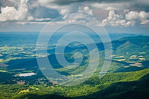 View of the Blue Ridge Mountains and Shenandoah Valley from Stony Man Mountain, in Shenandoah National Park, Virginia.