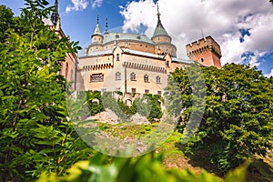 Pohled na středověký hrad Bojnice, dědictví UNESCO na Slovensku Slovensko cestování krajinou. pojem. Romantický zámek