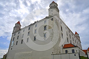 Pohľad na Bratislavský hrad. Bratislavský hrad -Bratislavský hrad - hlavný hrad Bratislavy, hlavného mesta Slovenska