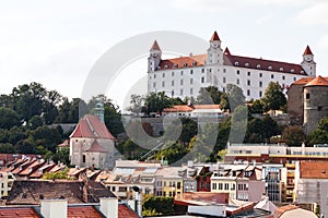 Pohled na bratislavský hrad ze starého města