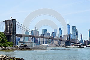 View of the Brooklin Bridge an Manhattan skyline