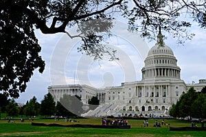 A view of the Capitol hill building from the side