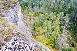 Pohľad z Čertovej Skaly v Ľubovnianskej vrchovine