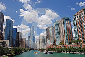 View of the Chicago skyline with tour boats on the Chicago River