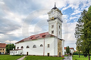 Pohled na kostel Narození Panny Marie ve Spišském Podhardí - Slovensko