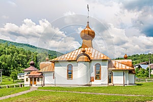 Pohľad na kostol v obci Topola, Slovensko