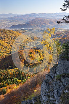 Pohľad z Dolnej skaly v Kremnických vrchoch na jeseň