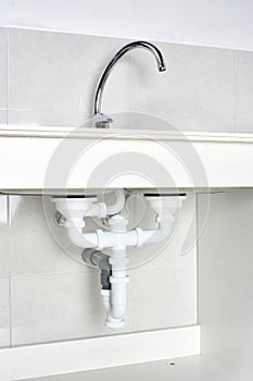 Drain pipes of a kitchen sink after correct installation