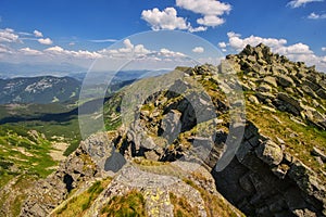 Pohľad z Ďumbierskeho vrchu v Nízkych Tatrách počas leta
