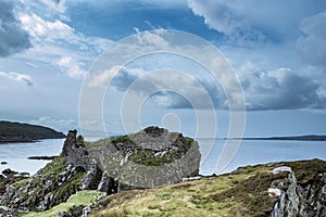 View of Dunscaith castle against the sea