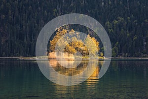 View at the Eibsee at the bottom of the Zugspitze