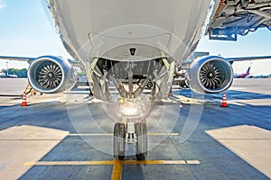 View of the front chassis, the fuselage and wings with engines.