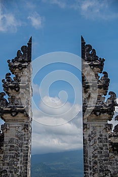 The view through the gate of heaven at the temple \