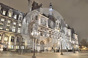 View of the Hotel de Ville de Paris at night