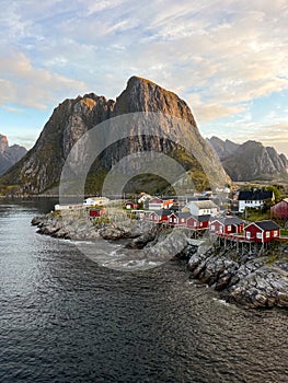 The view of houses and mountains in Reine