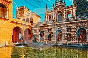 View of inner patio - Mercury Pond Estanque de Mercurio in the photo