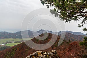 Pohľad z vrchu Kecka v Súľovských skalách na Slovensku