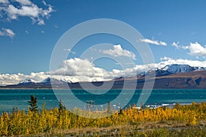 View of Kluane Lake and St. Elias mountains with lookout