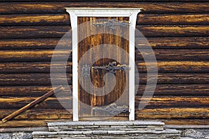 View of a magnificent old door.