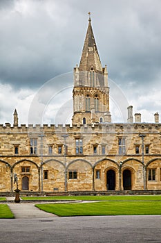 The main tower of Christ Church Cathedral as seen from the Tom Quad. Oxford University. England
