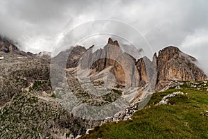 Nicchia del camino montagna picco più alto dolomiti 