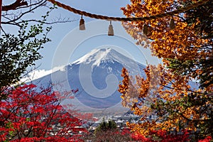 View of mountain Fuji in autumn Japon photo
