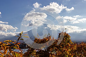 View of mountain Fuji in autumn Japon