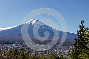 View of mountain Fuji in autumn Japon