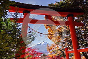 View of mountain Fuji in autumn Japon photo