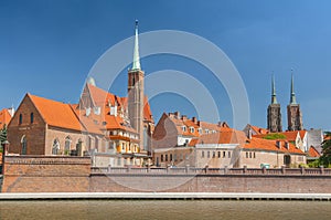 View over the river Oder to the Cathedral Island and Ostrow Tumski, Wroclaw, Poland.