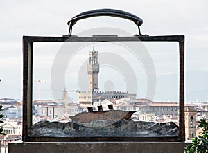 View of the Palazzo Vecchio through the metal frame with the boa