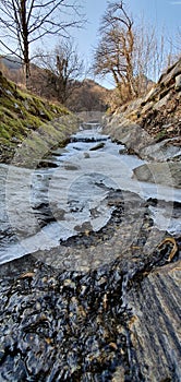 View River Valley iced Mountain