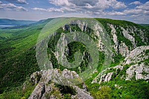 Pohľad zo skaly na Zádielsku Tiesnavu tiesňavu