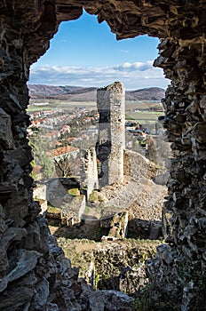Pohled ze zříceniny hradu Divín, Slovensko