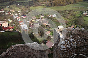 Pohľad zo zrúcaniny hradu Lednica na obec Lednica, Slovensko