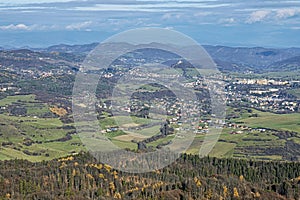 Pohled z vrchu Sitno, Štiavnické hory, Slovensko, sezónní přírodní scenérie